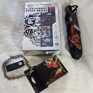 ED HARDY SET OF 3 UMBRELLA BOXER BRIEFS MEDIUM AND WALLET! ALL NEW!!!